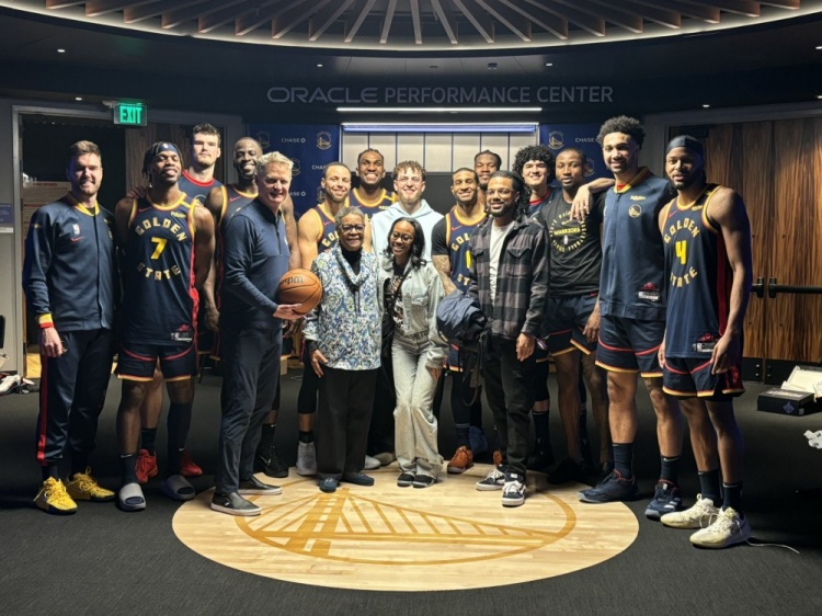 科爾談阿特爾斯妻子將比賽球交給自己：美妙時(shí)刻 感恩這里的一切