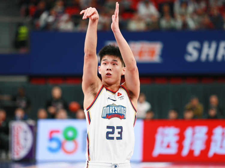 狀態(tài)可以！林葳半場8中5拿到13分1板1助