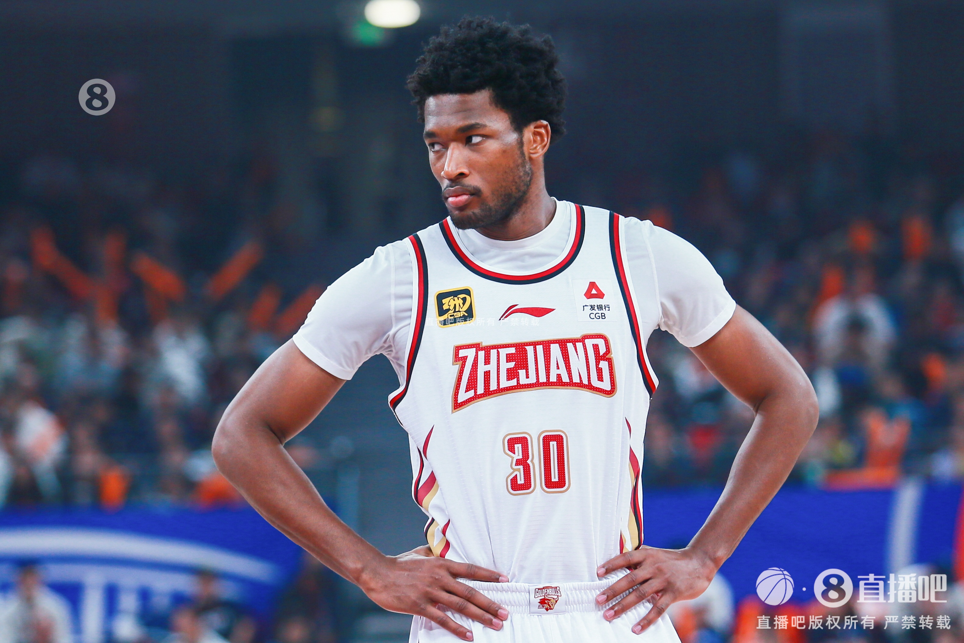 雙槍噴火！浙江外援約克&瓊斯首節(jié)合計(jì)9中9砍下23分 幾與廣東持平