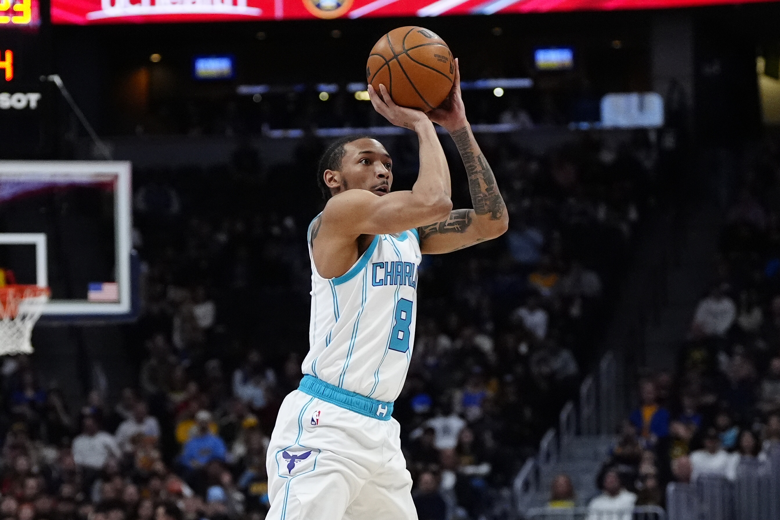 何方猛將！小尼克-史密斯上半場9中8爆砍22分 三分6投全中