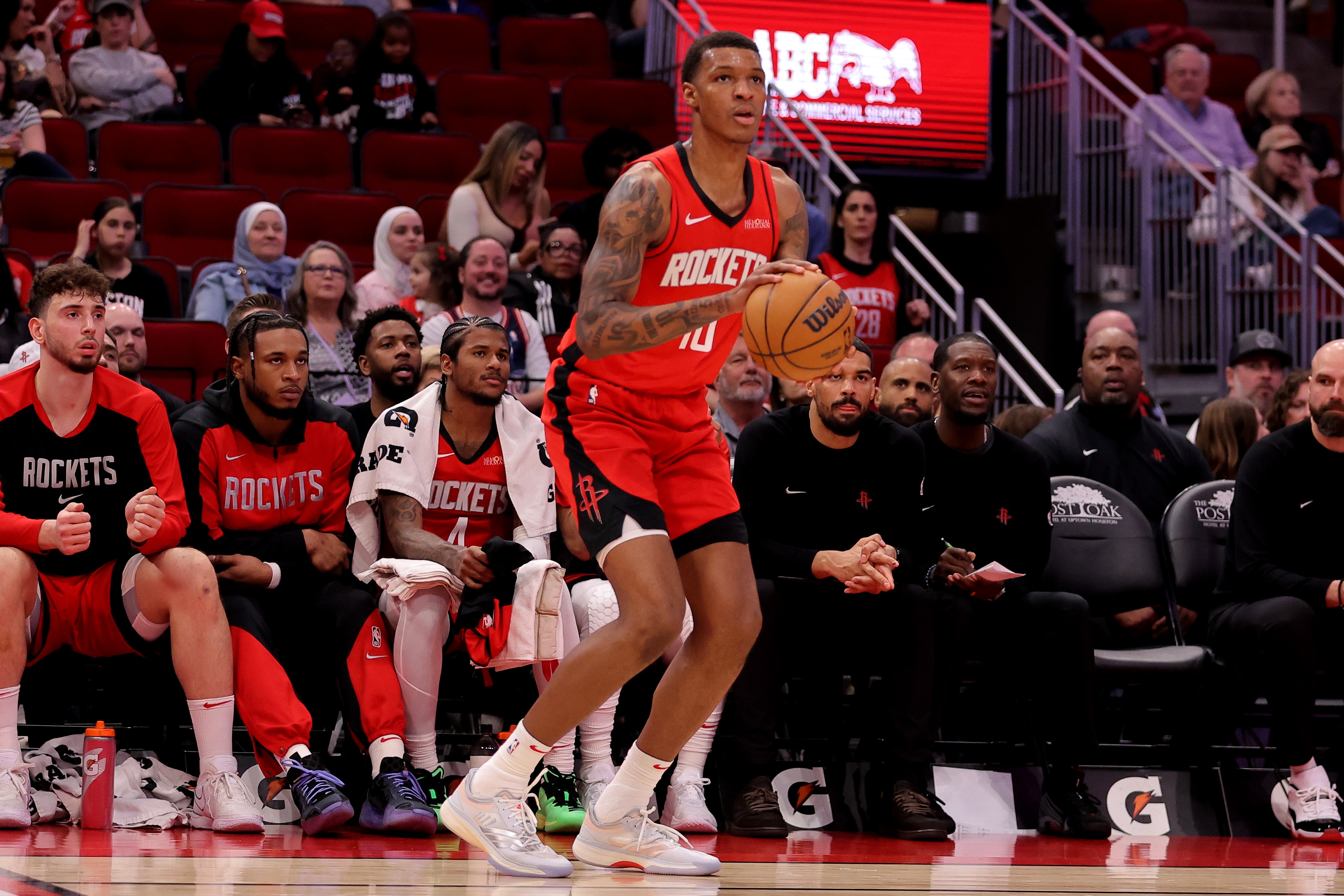 表現(xiàn)還行！賈巴里-史密斯11中4拿到12分9板1助1斷 正負(fù)值+7